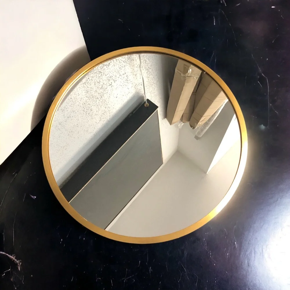 Round 12 in Mirror in Metal Frame Gold